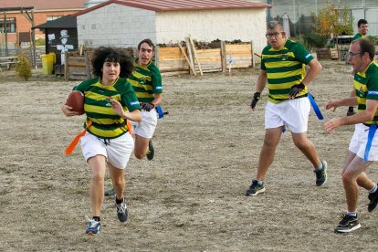 Burgos Corzos, el primer equipo en España de 'flag football' formado por personas con discapacidad intelectual. TOMÁS ALONSO