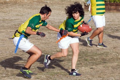 Burgos Corzos, el primer equipo en España de 'flag football' formado por personas con discapacidad intelectual. TOMÁS ALONSO