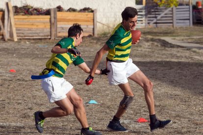 Burgos Corzos, el primer equipo en España de 'flag football' formado por personas con discapacidad intelectual. TOMÁS ALONSO