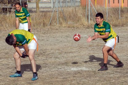 Burgos Corzos, el primer equipo en España de 'flag football' formado por personas con discapacidad intelectual. TOMÁS ALONSO