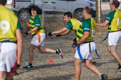 Burgos Corzos, el primer equipo en España de 'flag football' formado por personas con discapacidad intelectual. TOMÁS ALONSO