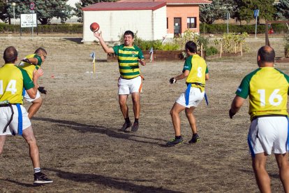 Burgos Corzos, el primer equipo en España de 'flag football' formado por personas con discapacidad intelectual. TOMÁS ALONSO