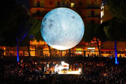 Recreación de la instalación de luke Jerram en Italia, similar a la que se desplegará en el Parque del Doctor Vara.