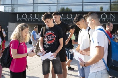 Personal de EF dio las últimas novedades a los alumnos excelentes. ECB