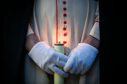 Detalle de un cofrade. TOMÁS ALONSO