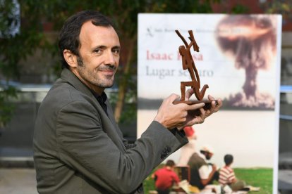 Isaac Rosa, ganador del Premio Biblioteca Breve 2022 por 'Lugar seguro'. IVÁN GIMÉNEZ