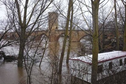 Puente sobre el Ebro en Frías / GERARDO GONZÁLEZ
