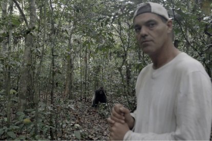 Frank Cuesta ante un gorila, en la nueva temporada de 'Wild Frank'