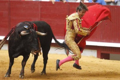 ‘Saltos de la Rana’ de Manuel Díaz ‘El Cordobés’ durante la lidia de su primero toro (Corrida 30 junio)