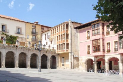Con esta actuación se cambiarán miles de farolas y elementos de iluminación de las calles de Medina y sus pedanías.-M. M.