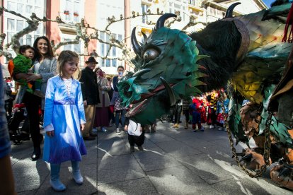 El paseo del Espolón fue el escenario de las actuaciones de teatro de calle. TOMÁS ALONSO