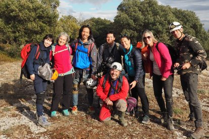 El equipo de televisión japonesa posa con Ana Isabel Ortega y Miguel Ängel Martin Merino.