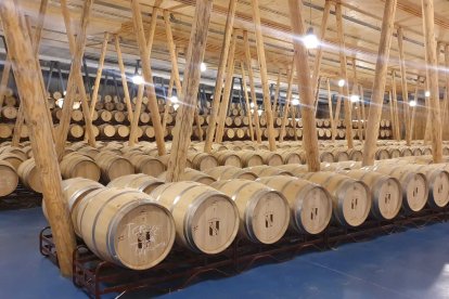 Las barricas son el buque insignia de la Ribera del Duero. Permiten sacar el máximo partido a la acidez y a las características de la DO y otorga la longevidad de los grandes vinos de guarda.