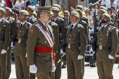 Celebración de la Jura de Bandera junto a la Catedral. SANTI OTERO