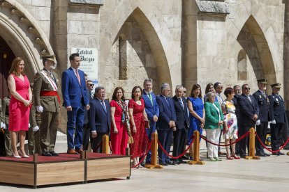 Celebración de la Jura de Bandera junto a la Catedral. SANTI OTERO