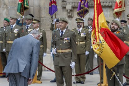 Celebración de la Jura de Bandera junto a la Catedral. SANTI OTERO