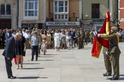 Celebración de la Jura de Bandera junto a la Catedral. SANTI OTERO