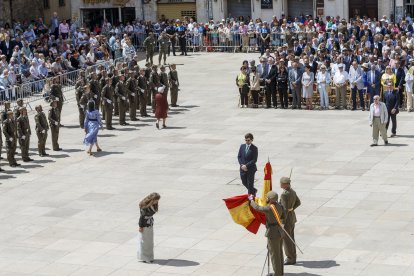 Celebración de la Jura de Bandera junto a la Catedral. SANTI OTERO