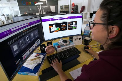 El call center de La Casa del Electrodoméstico gestiona pedidos, contactos con el cliente, facturas y reclamaciones. TOMÁS ALONSO