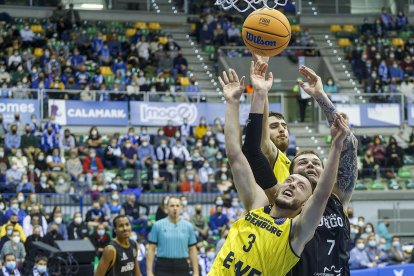 Las mejores imágenes del partido de BCL San Pablo Burgos - Oldenburg. SANTI OTERO