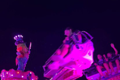 La feria sirve de punto de encuentro para los adolescentes y más jovenes