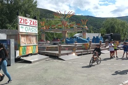 Las atracciones grandes pueden costar entre 100.000 y 200.000 euros. En la imagen Zig Zag.