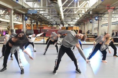 Ensayo de los participantes de 'Fama a bailar', en la nueva academia del conocido 'talent show'.