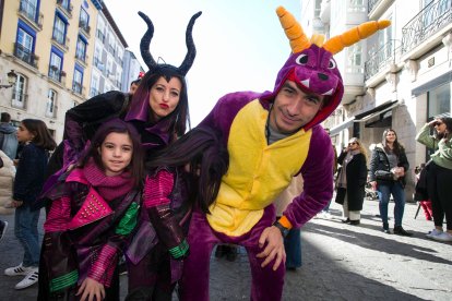 Ambiente multitudinario en el carnaval de Burgos. TOMÁS ALONSO