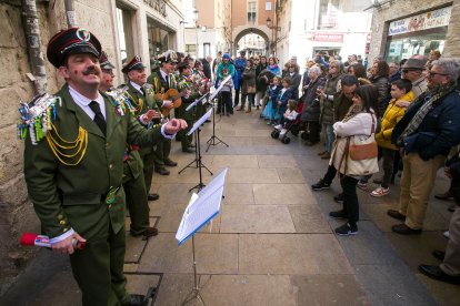 Actuación de la Chirigota Callejera. TOMÁS ALONSO