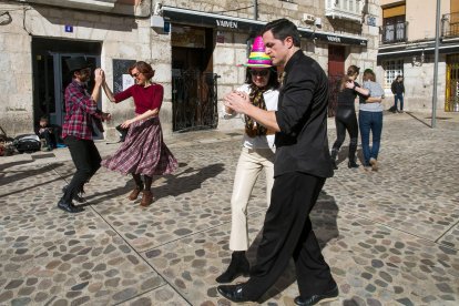 Ambiente multitudinario en el carnaval de Burgos. TOMÁS ALONSO