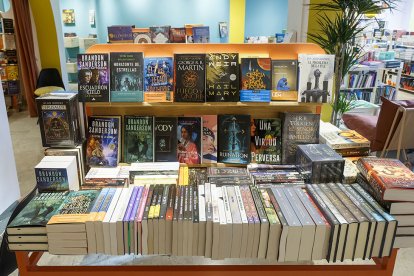 La sección de literatura fantástica y de aventuras. SANTI OTERO