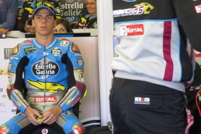 Joan Mir, en el box de Estrella Galicia 0.0 en Le Mans (Francia).