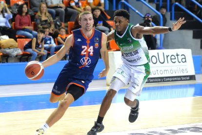 Joe Cremo fue uno de los más acertados del Tizona, especialmente activo en la primera mitad. TOMÁS ALONSO