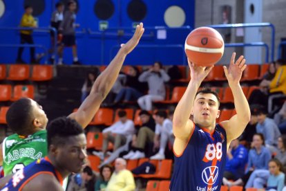 Dídac Cuevas concluyó el partido con 18 puntos y +22 de valoración. TOMÁS ALONSO