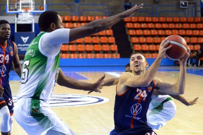 Joe Cremo firmó 7 puntos y 4 rebotes. TOMÁS ALONSO