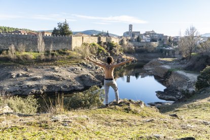 El influencer burgalés Carlo Cuñado enseña en sus redes las bondades y la riqueza de la ‘España vaciada’. C.C.