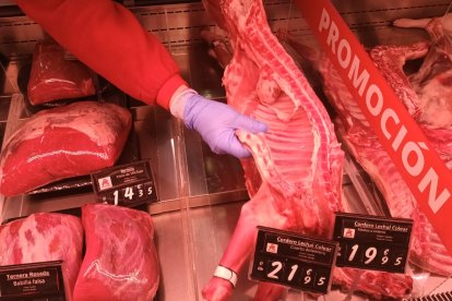 En función de la carnicería, el precio del lechazo de 6 a 7 kilos va hoy desde los 19 euros a los 25