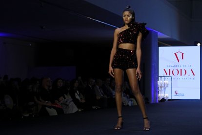 Modelo de María de la Fuente. TOMÁS ALONSO