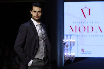 Traje de Antonaga. TOMÁS ALONSO