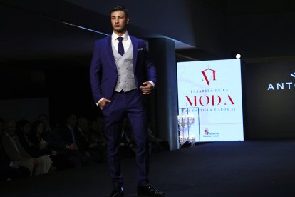 Traje de Antonaga. TOMÁS ALONSO