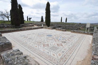 Uno de los mosaicos en los yacimientos de Clunia.