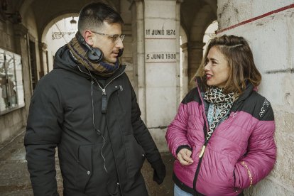 La actriz Patricia López Arnaiz, junto al director de los cortometrajes de ‘Rodando Burgos’, David Pérez Sañudo. CARLOS MATEO