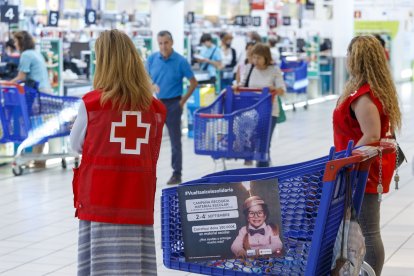 Fundación Solidaridad Carrefour y Cruz Roja promueven la ‘Vuelta al Cole Solidaria 2022’ a favor de la infancia en situación de vulnerabilidad social en Burgos. SANTI OTERO