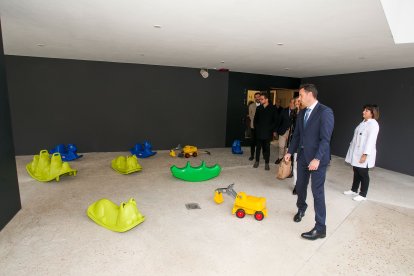 Visita del alcalde y los concejales a las Instalaciones de la nueva Escuela Infantil Río Vena. TOMÁS ALONSO