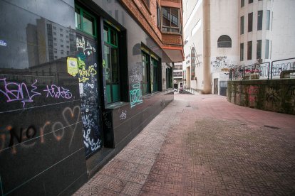 Estado actual del exterior de la Casa de Cultura de Gamonal. TOMÁS ALONSO