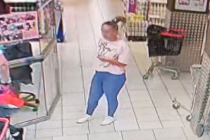 Fotograma de una las ladronas captado por las cámaras de seguridad. POLICÍA NACIONAL