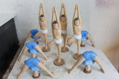 Figuritas de yoga realizadas en resina de poliuretano. SANTI OTERO