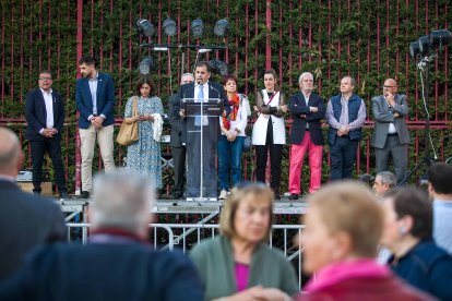 Pregón de las fiestas de la barriada Juan XXIII a cargo del alcalde de Cabra del Santo Cristo, Francisco Javier Justicia. TOMÁS ALONSO