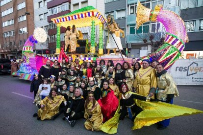 Instante de la Cabalgata de Reyes a su paso por la capital burgalesa. TOMÁS ALONSO