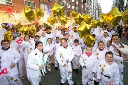 Instante de la Cabalgata de Reyes a su paso por la capital burgalesa. TOMÁS ALONSO
